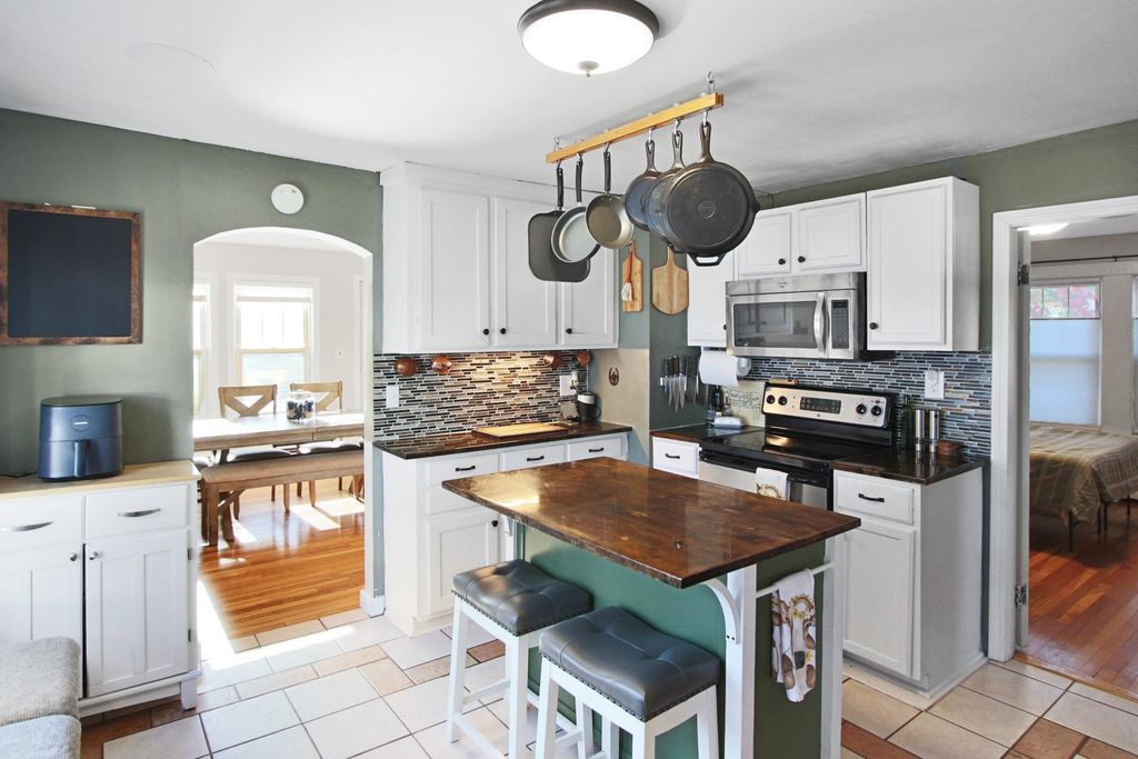 Photo of 70 Linwood Street, Nashua, NH 03060 (MLS # 5064242)
