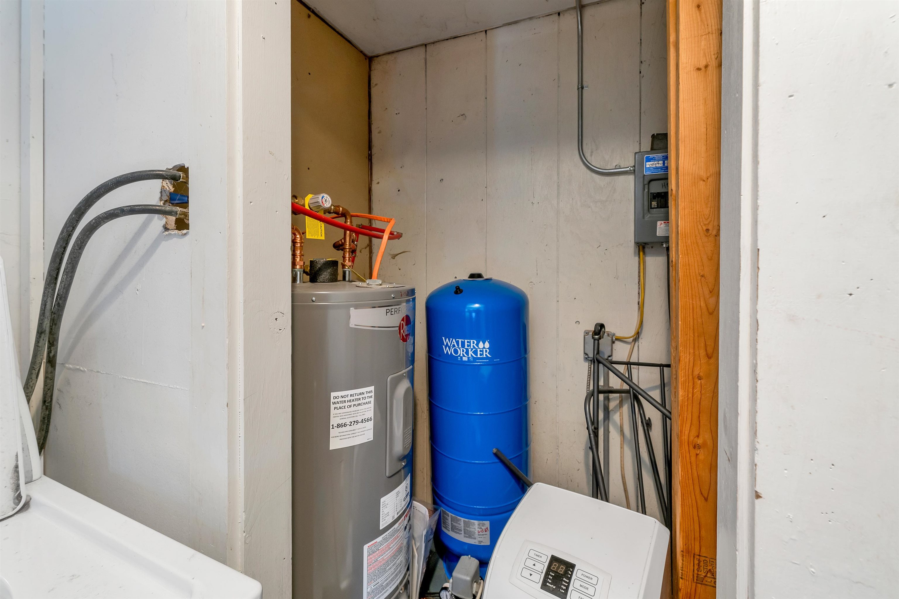 Ossipee, New Hampshire 03864, United States, 3 Bedrooms Bedrooms, ,2 BathroomsBathrooms,Residential,Active,97130