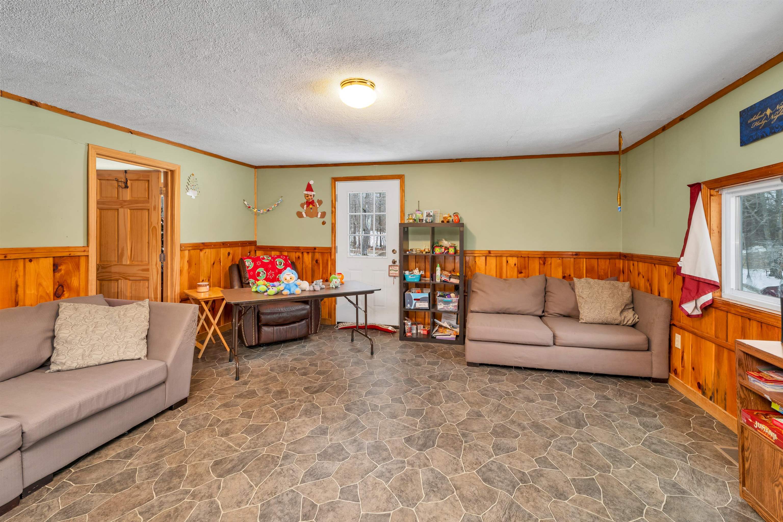 Ossipee, New Hampshire 03864, United States, 3 Bedrooms Bedrooms, ,2 BathroomsBathrooms,Residential,Active,97130