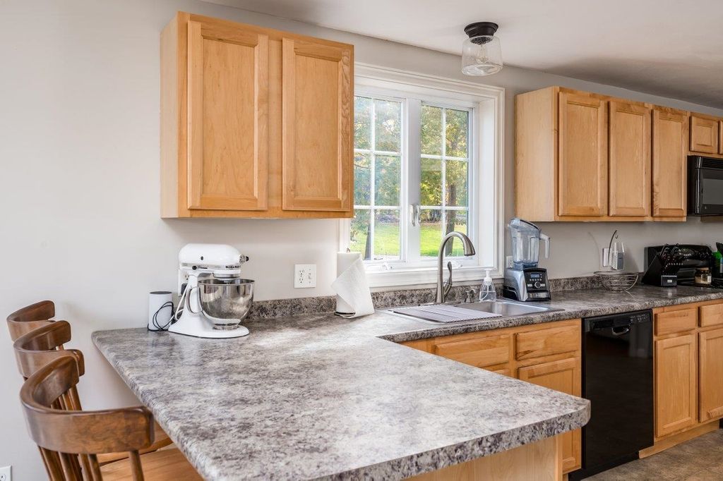 Photo of 7 Nantucket Court, Dover, NH 03820 (MLS # 5067014)