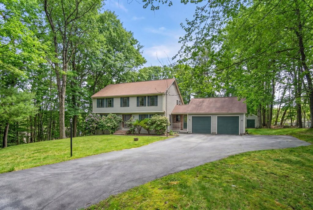 Photo of 16 Berkeley Street, Pelham, NH 03076 (MLS # 5083420)