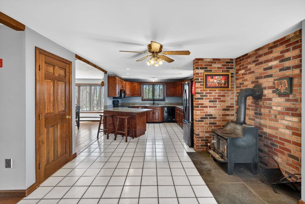 Photo of 16 Berkeley Street, Pelham, NH 03076 (MLS # 5083420)