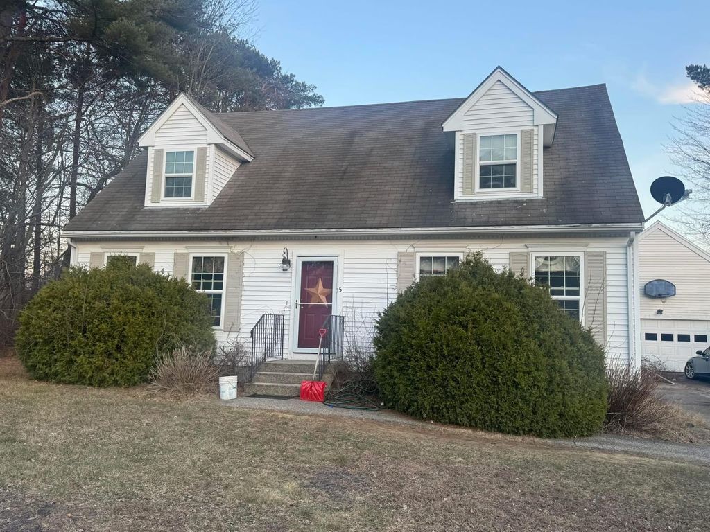 Photo of 5 Sullivan Drive, Dover, NH 03820 (MLS # 5082030)