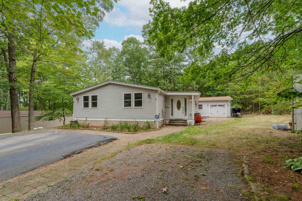 Photo of 5 Neil Drive, Allenstown, NH 03275 (MLS # 5058217)
