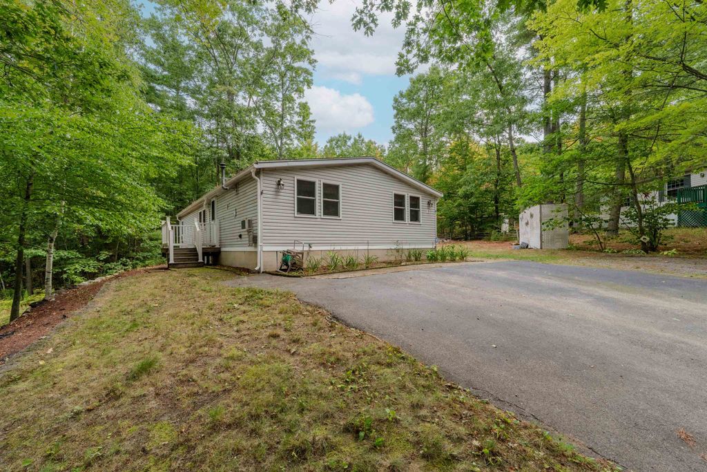 Photo of 5 Neil Drive, Allenstown, NH 03275 (MLS # 5058217)