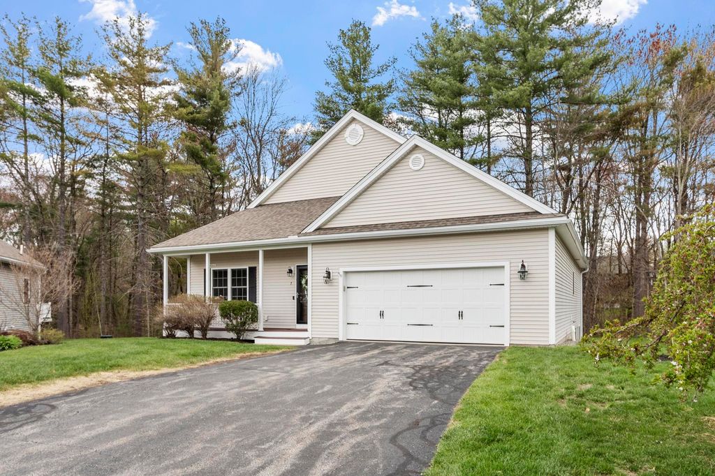 Photo of 7 Torrey Pines Circle, Plaistow, NH 03865 (MLS # 5087491)