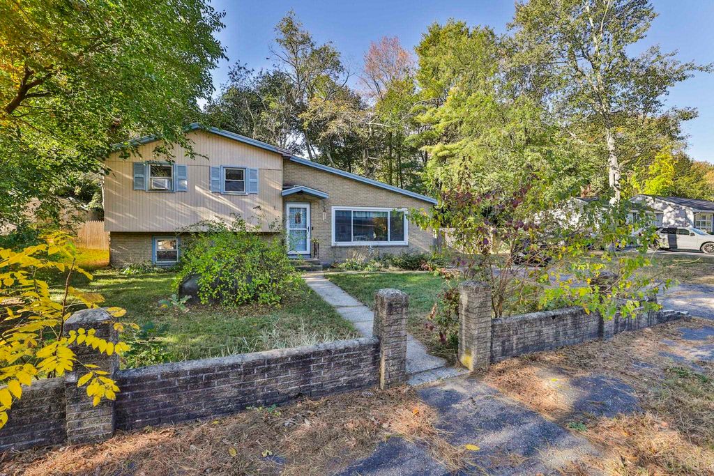 Photo of 17 Herrick Street, Nashua, NH 03060 (MLS # 5065416)