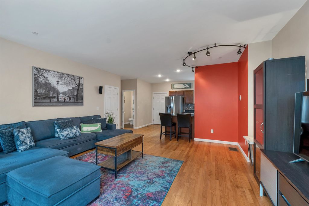 Photo of 9 Falkland Place #A3, Portsmouth, NH 03801 (MLS # 5081138)