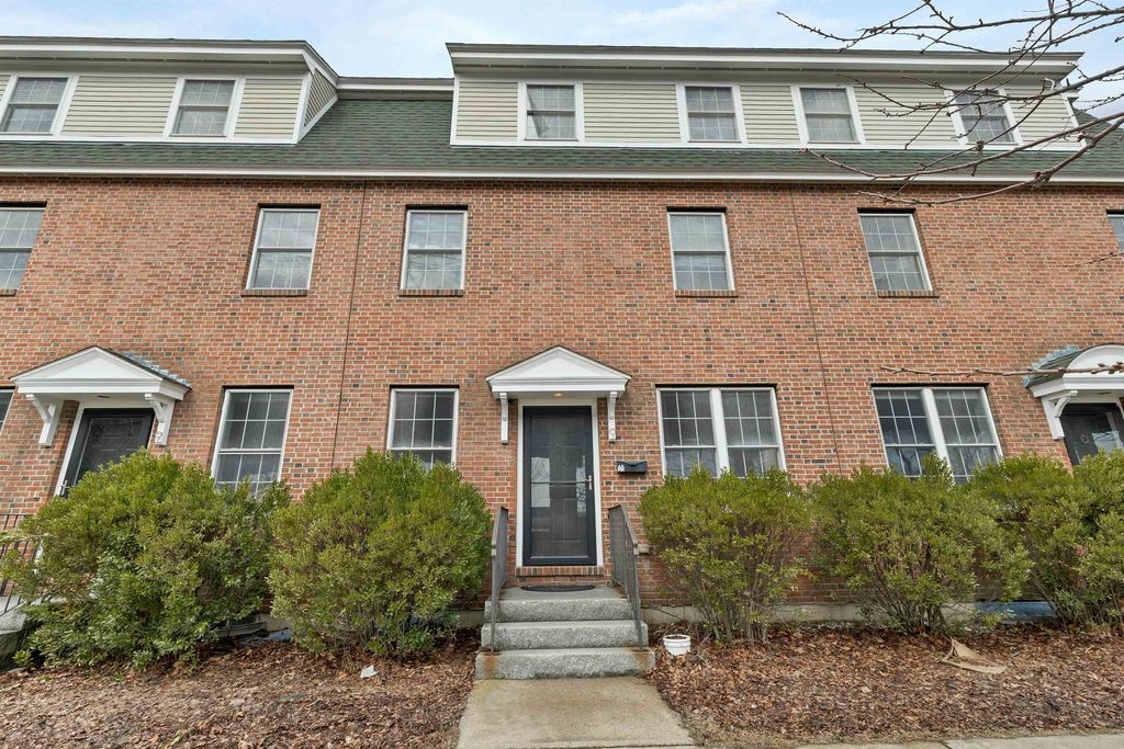 Photo of 9 Falkland Place #A3, Portsmouth, NH 03801 (MLS # 5081138)