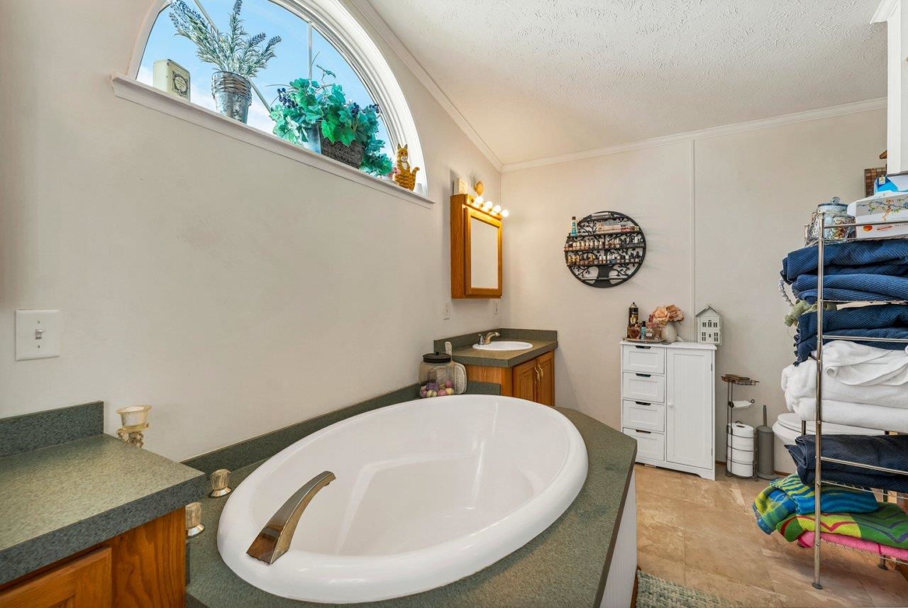 Belmont, New Hampshire 03220, United States, 2 Bedrooms Bedrooms, ,2 BathroomsBathrooms,Residential,Active,214670