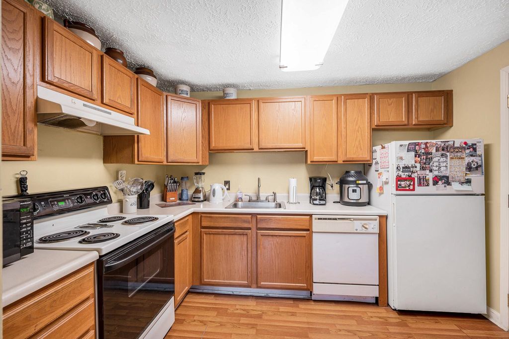 Photo of 555 calef Road #11, Manchester, NH 03103 (MLS # 5087219)