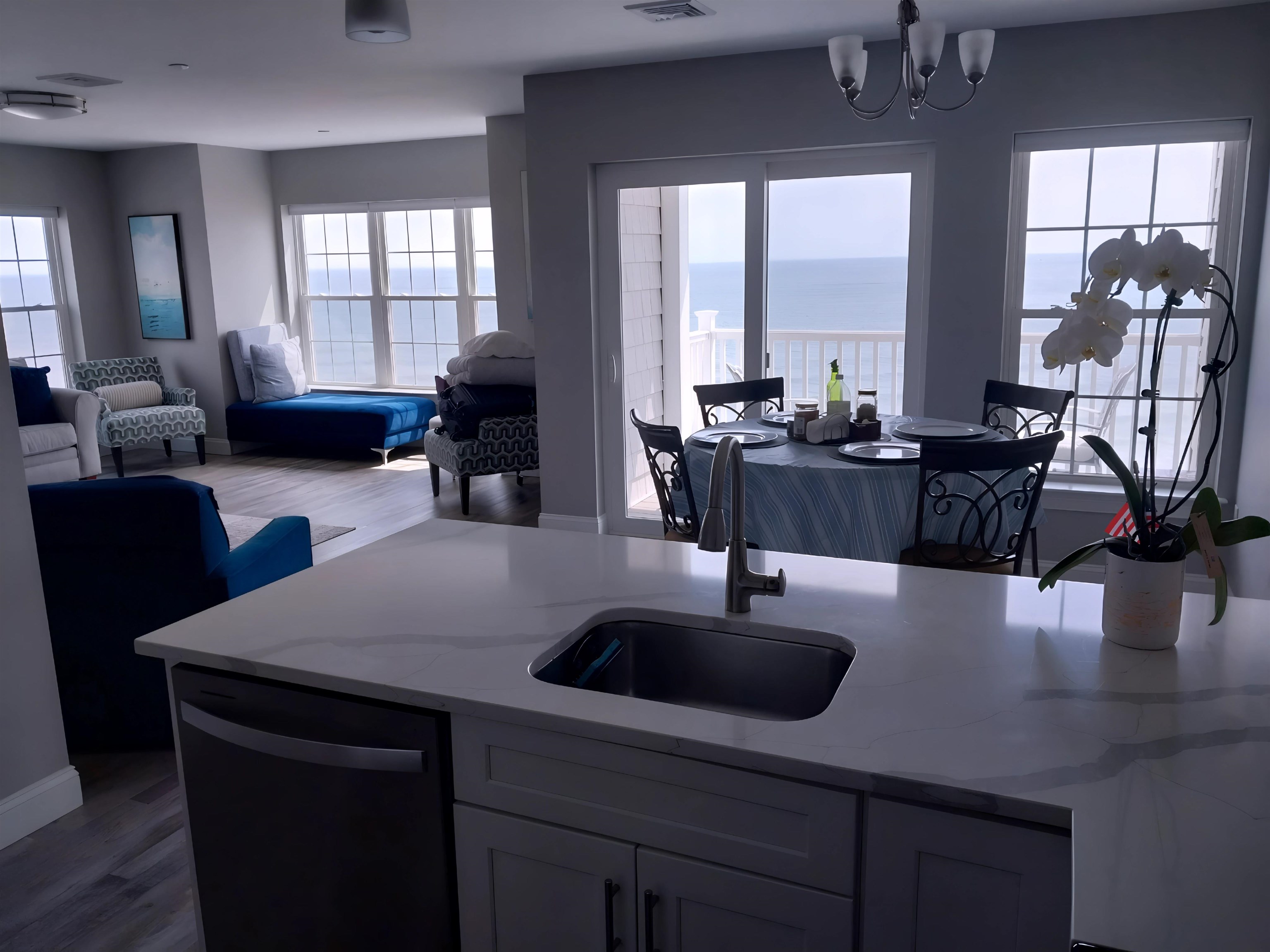 435 Ocean Boulevard 401