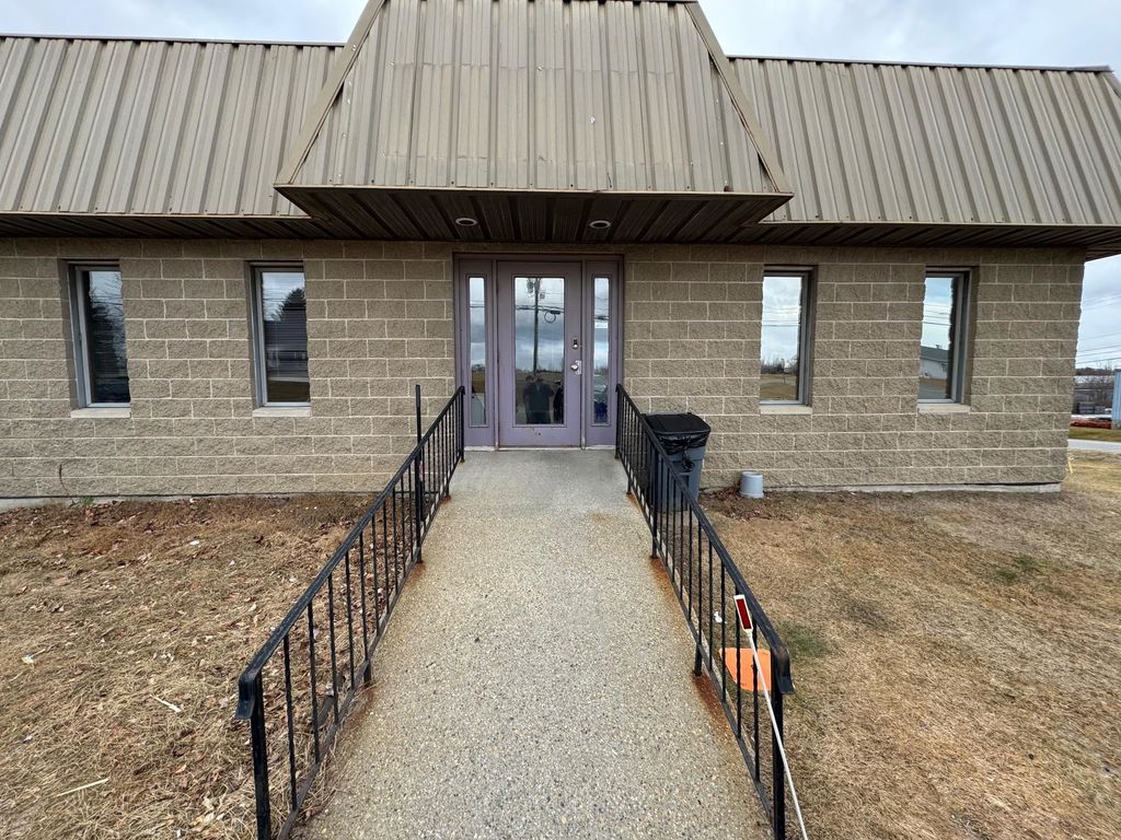 Photo of 51 Harvey Road #E, Londonderry, NH 03087 (MLS # 5025878)