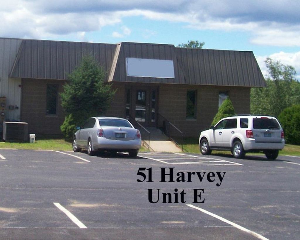 Photo of 51 Harvey Road #E, Londonderry, NH 03087 (MLS # 5025878)