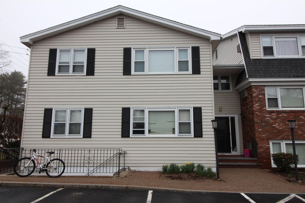 Photo of 73 East Broadway Street #K, Derry, NH 03038 (MLS # 5036692)