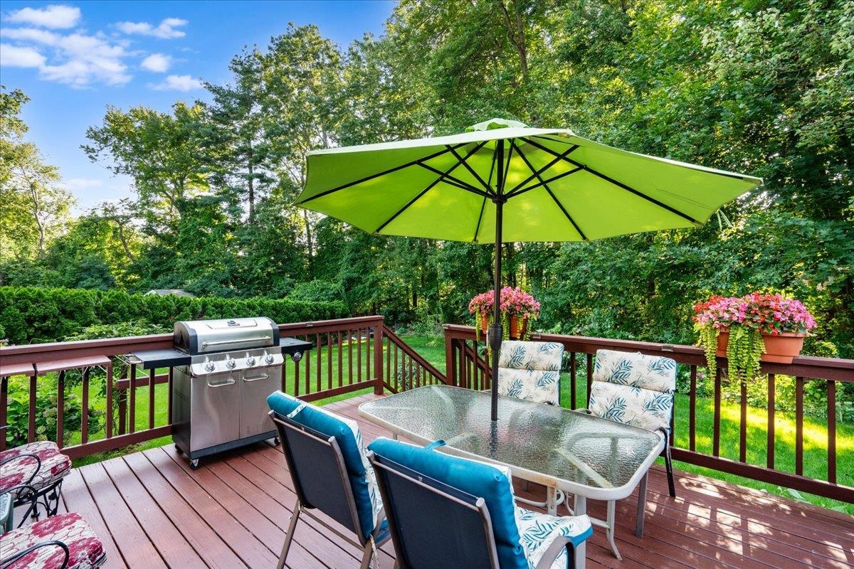 Manchester, New Hampshire 03104, United States, 4 Bedrooms Bedrooms, ,2 BathroomsBathrooms,Residential,Pending,100938