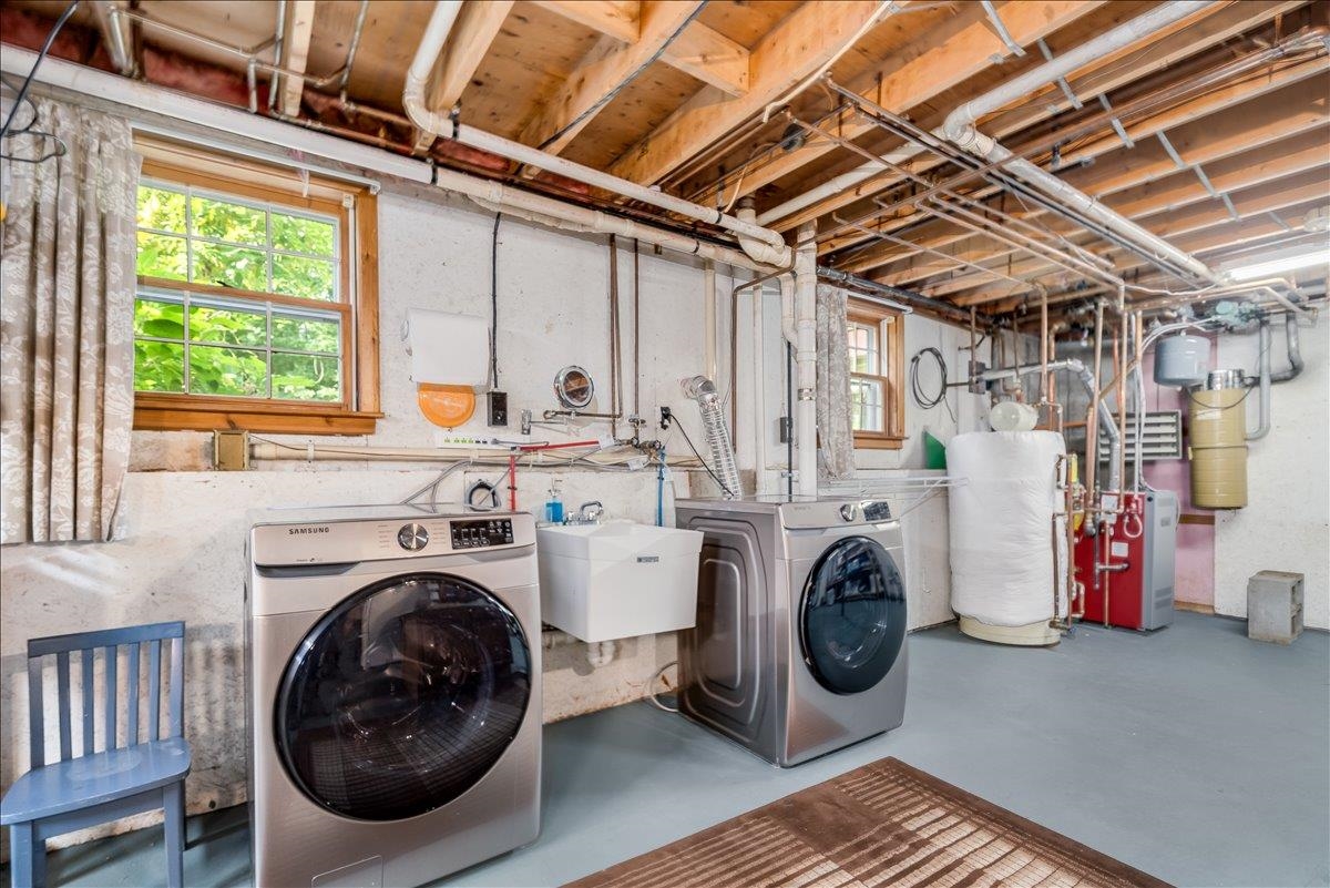 Manchester, New Hampshire 03104, United States, 4 Bedrooms Bedrooms, ,2 BathroomsBathrooms,Residential,Pending,100938