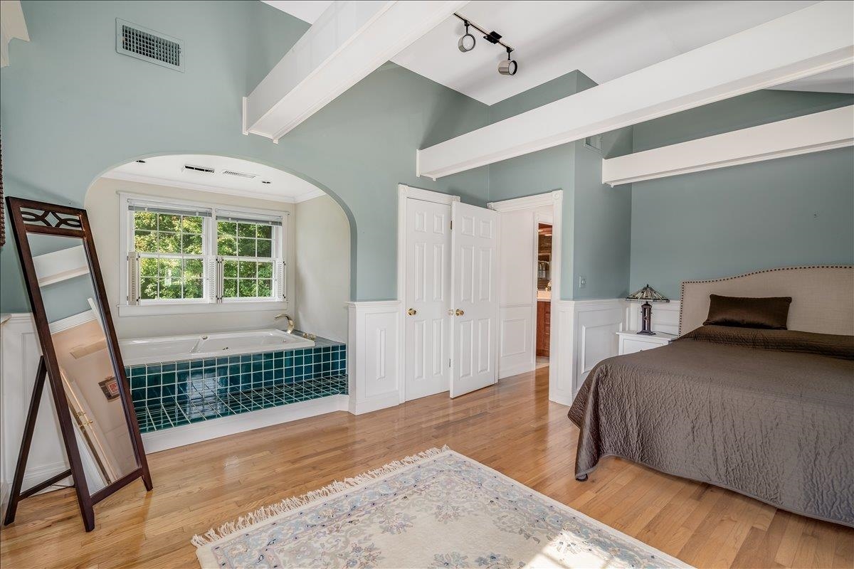 Manchester, New Hampshire 03104, United States, 4 Bedrooms Bedrooms, ,2 BathroomsBathrooms,Residential,Pending,100938