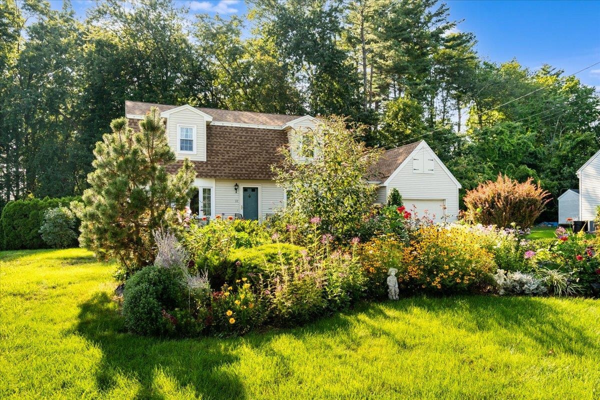 Manchester, New Hampshire 03104, United States, 4 Bedrooms Bedrooms, ,2 BathroomsBathrooms,Residential,Pending,100938