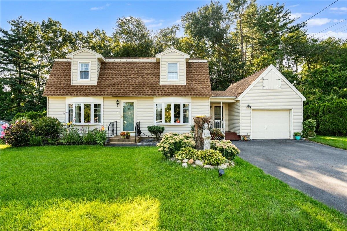 Manchester, New Hampshire 03104, United States, 4 Bedrooms Bedrooms, ,2 BathroomsBathrooms,Residential,Pending,100938