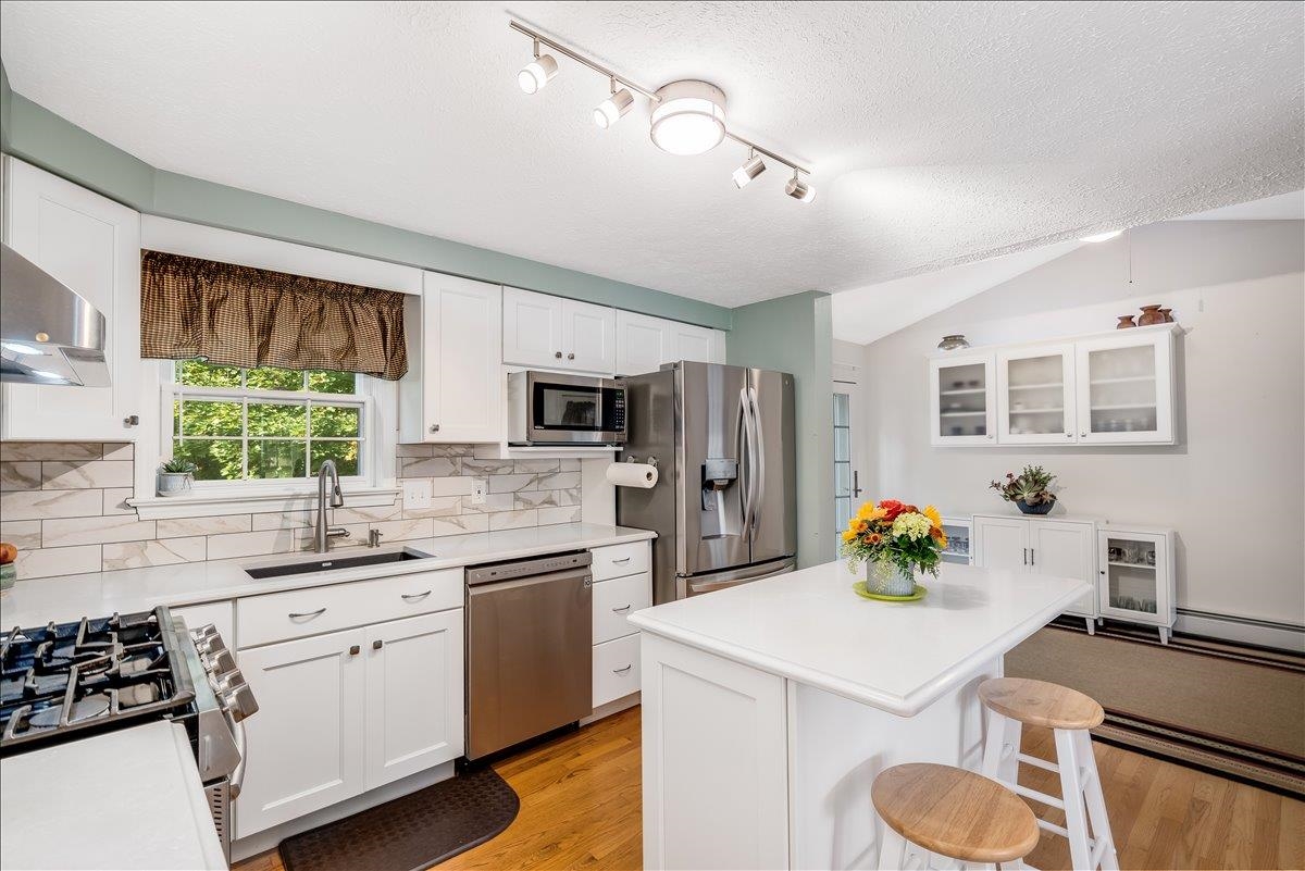 Manchester, New Hampshire 03104, United States, 4 Bedrooms Bedrooms, ,2 BathroomsBathrooms,Residential,Pending,100938