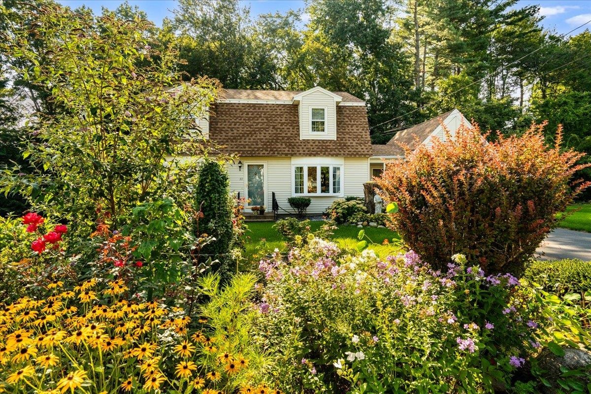 Manchester, New Hampshire 03104, United States, 4 Bedrooms Bedrooms, ,2 BathroomsBathrooms,Residential,Pending,100938