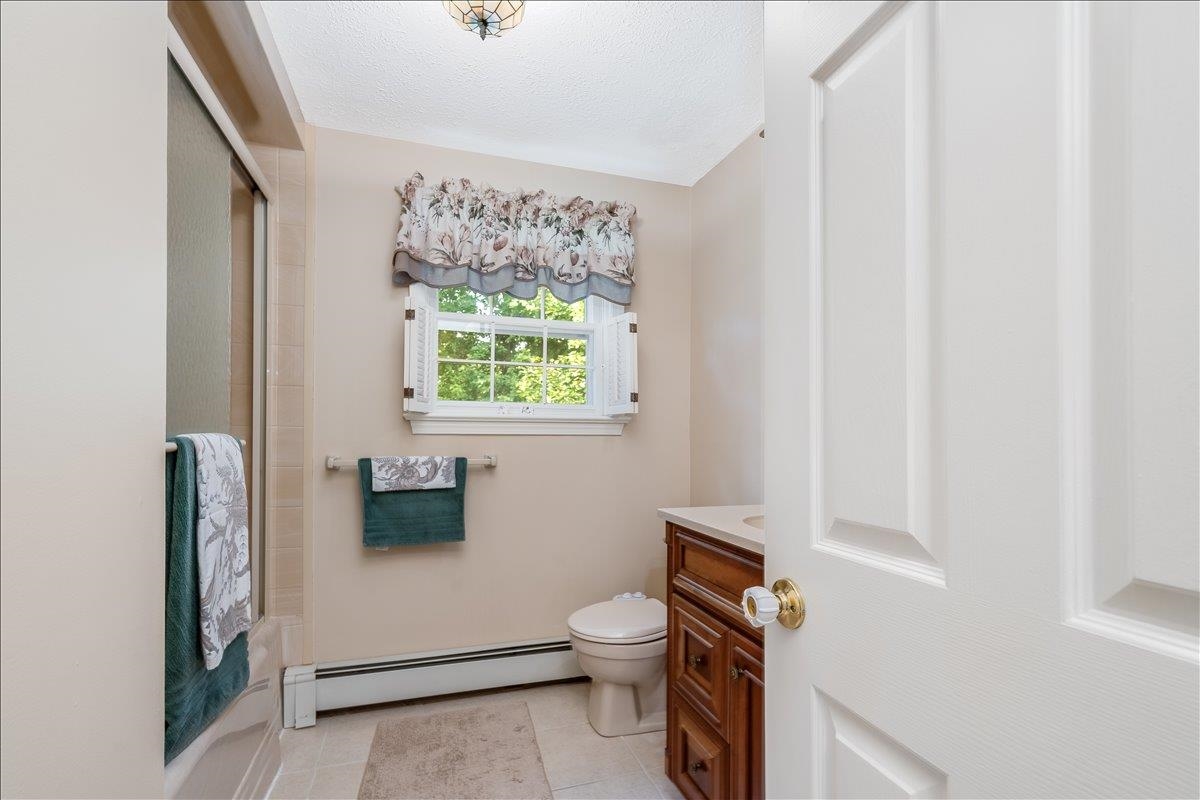 Manchester, New Hampshire 03104, United States, 4 Bedrooms Bedrooms, ,2 BathroomsBathrooms,Residential,Pending,100938