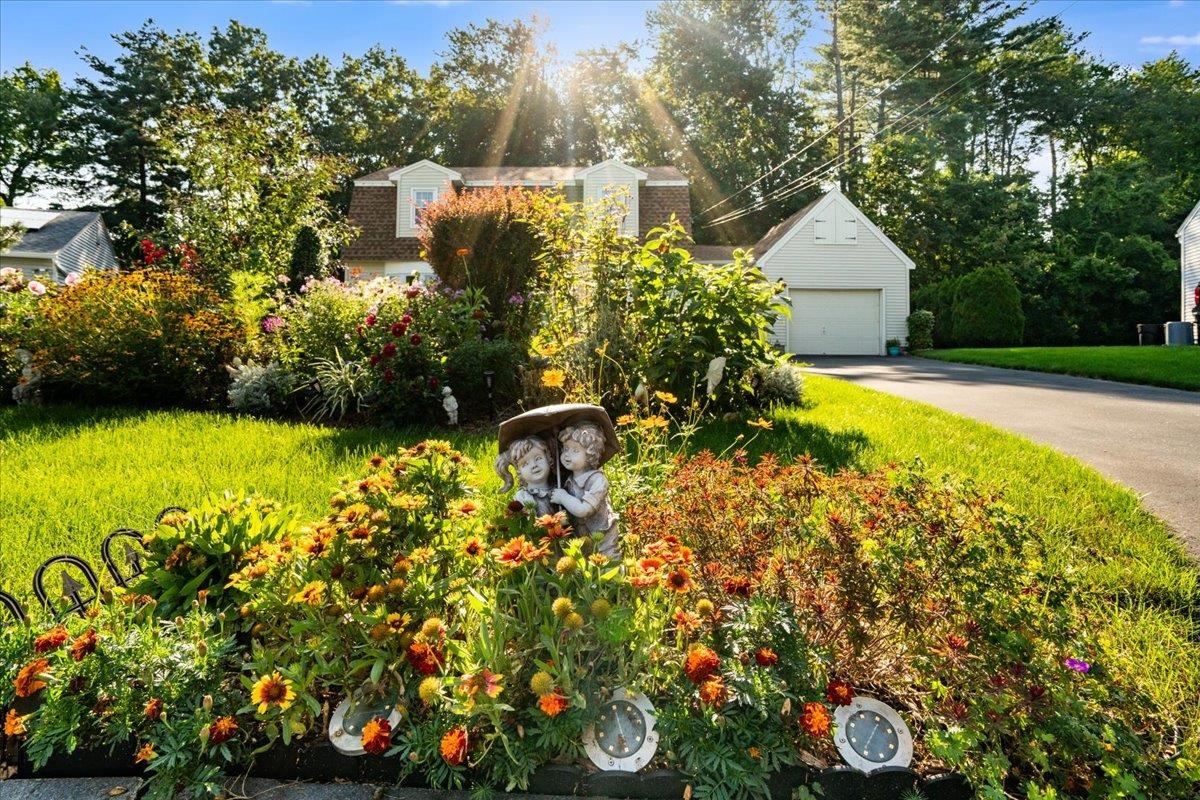 Manchester, New Hampshire 03104, United States, 4 Bedrooms Bedrooms, ,2 BathroomsBathrooms,Residential,Pending,100938