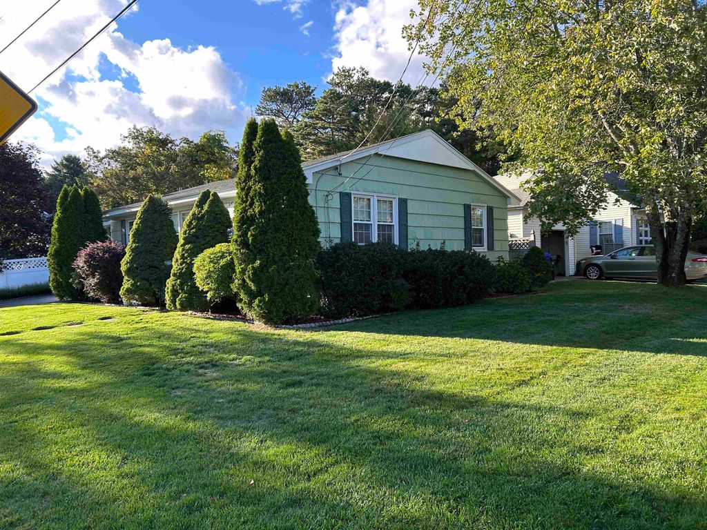 Photo of 5 Pinedale Street, Manchester, NH 03102 (MLS # 5067580)