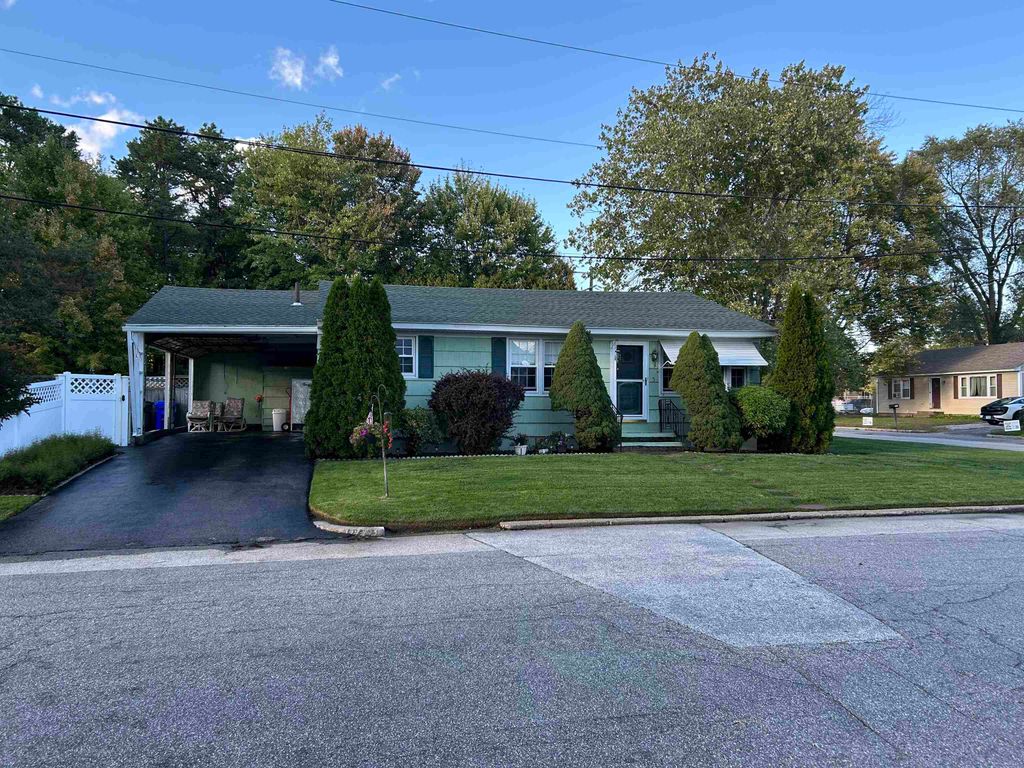 Photo of 5 Pinedale Street, Manchester, NH 03102 (MLS # 5067580)