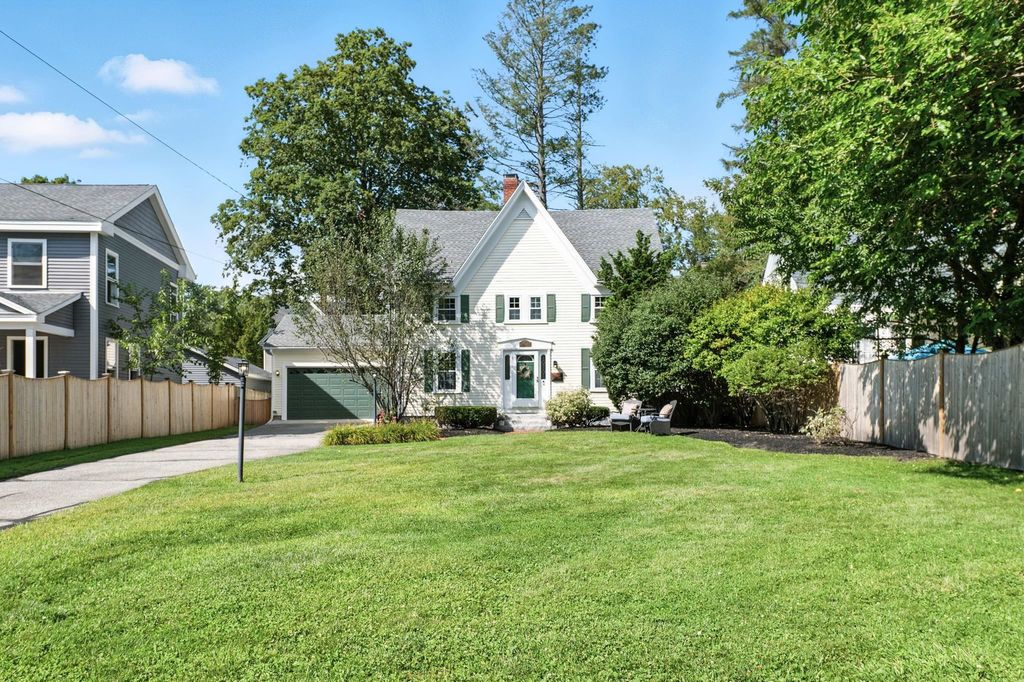 Photo of 40 Courtland Street, Nashua, NH 03064 (MLS # 5062920)