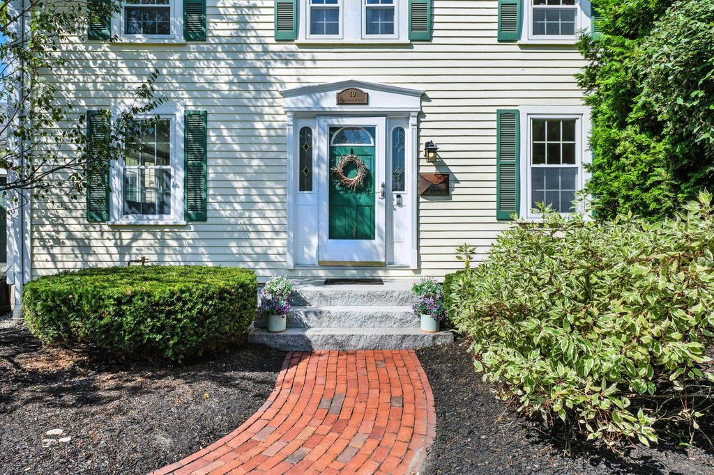 Photo of 40 Courtland Street, Nashua, NH 03064 (MLS # 5062920)