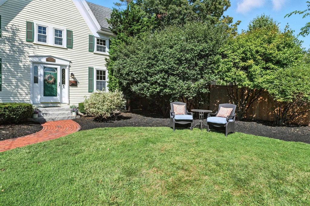 Photo of 40 Courtland Street, Nashua, NH 03064 (MLS # 5062920)