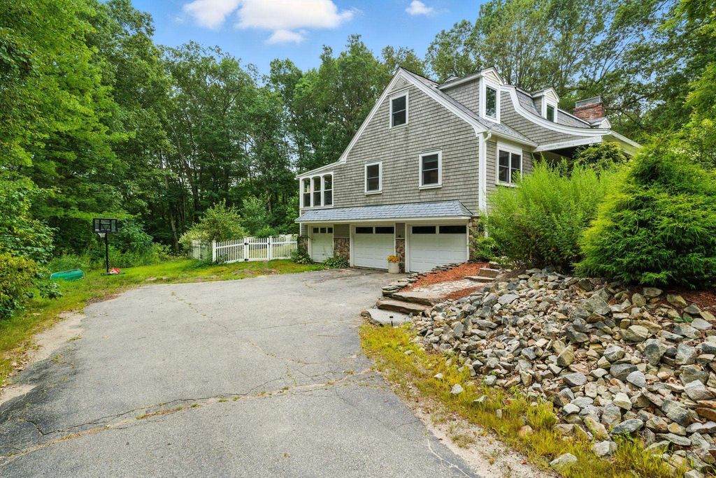 Photo of 9 Dattillo Road, Derry, NH 03038 (MLS # 5056617)