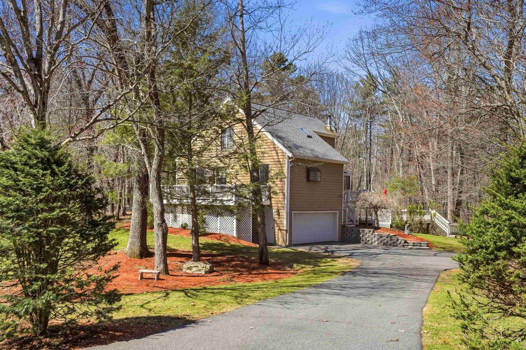 Photo of 10 Hunter Drive, Derry, NH 03038 (MLS # 5083228)