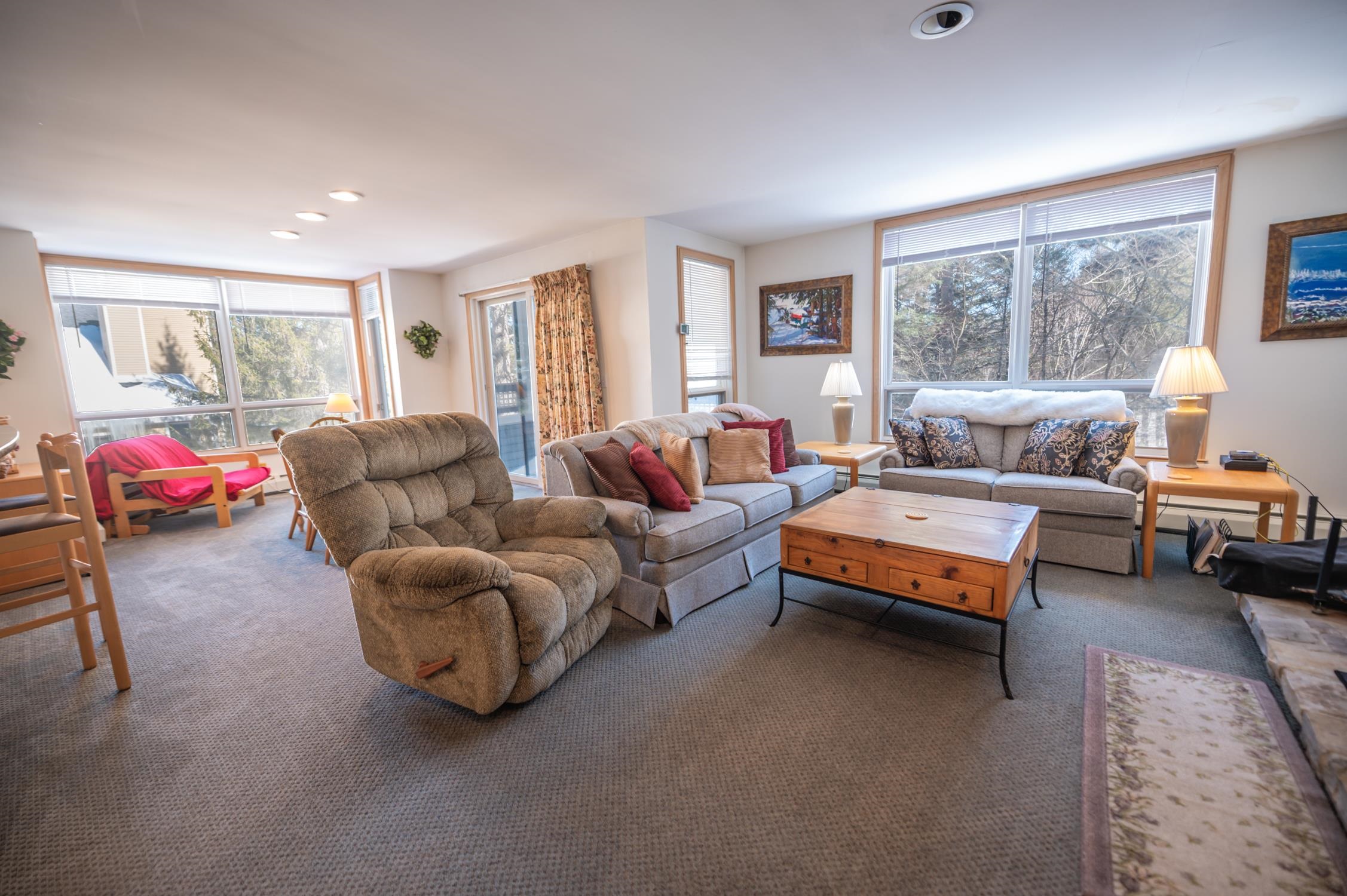 1D Brookside Village Way M22