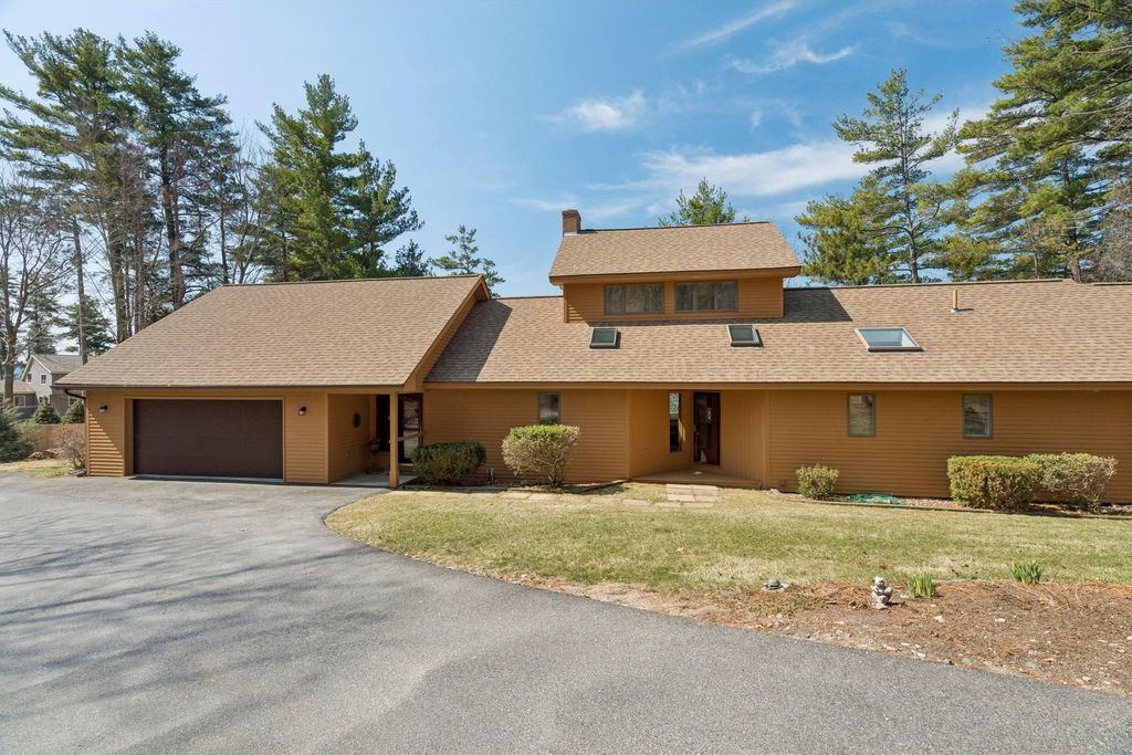 Photo of 9 Umbrella Point, Wolfeboro, NH 03894 (MLS # 5083555)