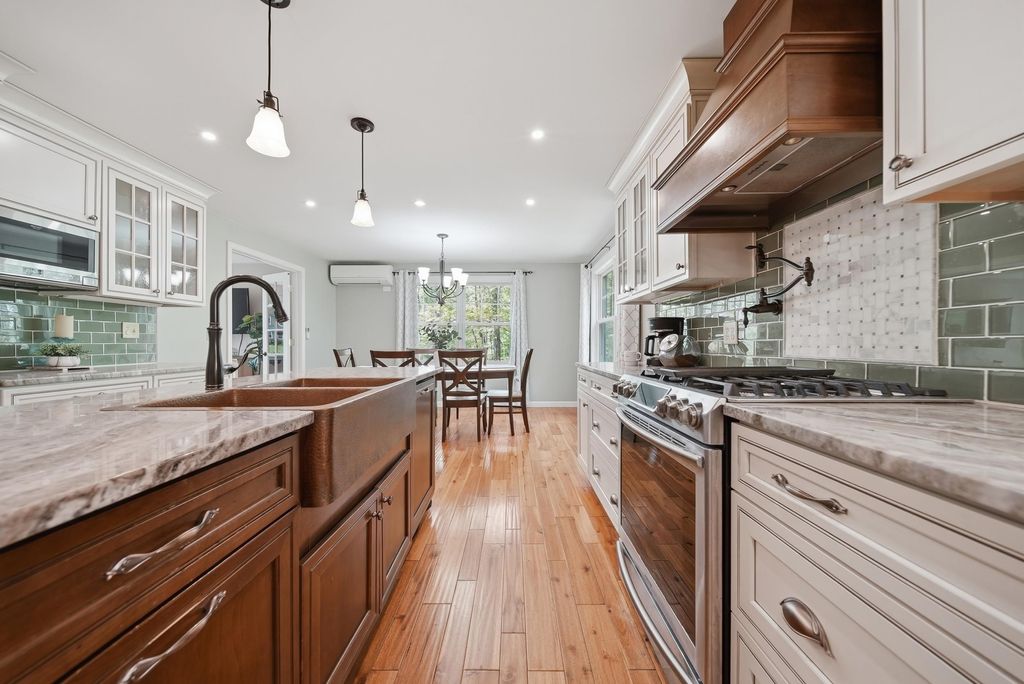 Photo of 4 Royal Court, Merrimack, NH 03054 (MLS # 5088479)