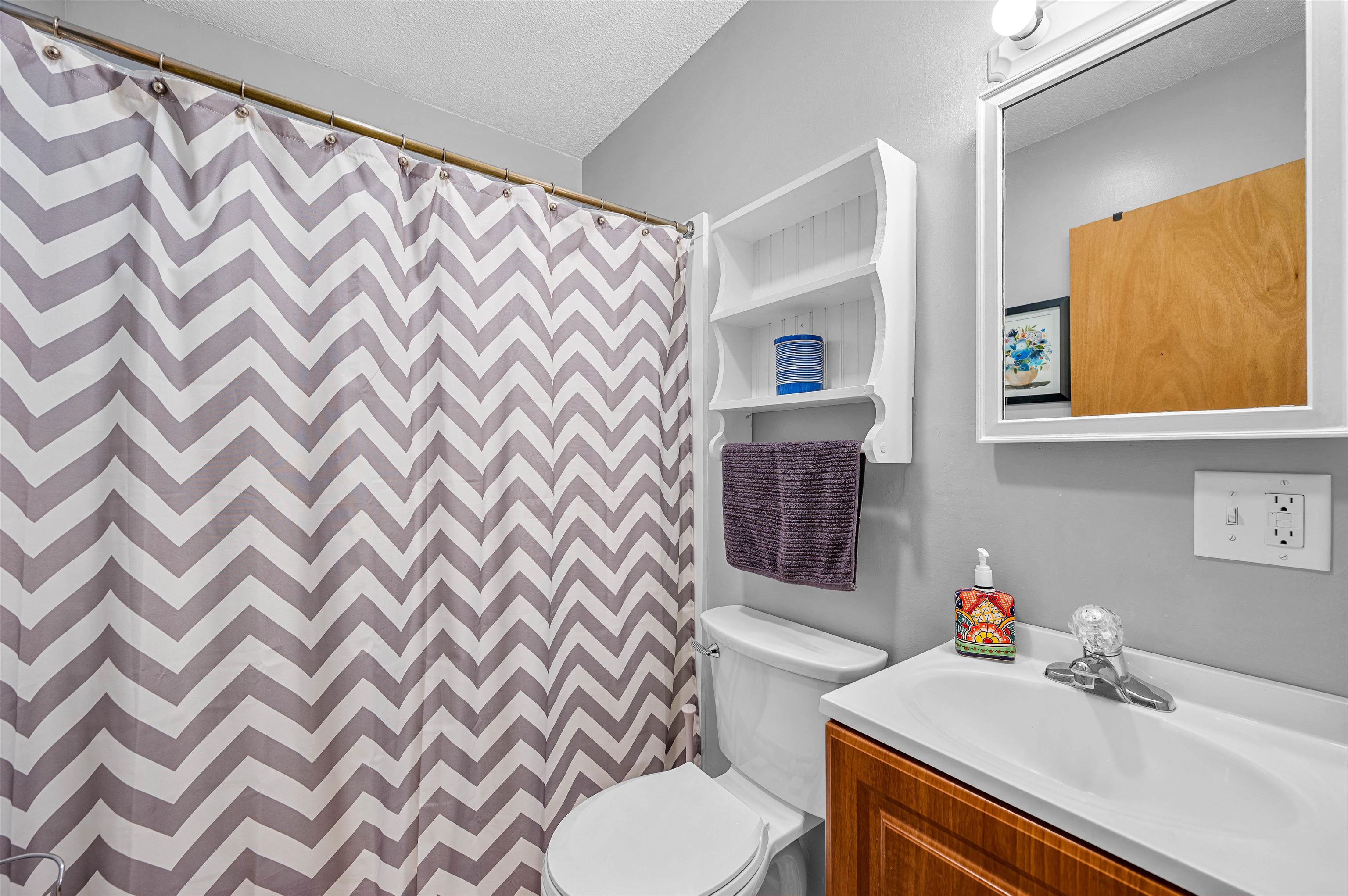 Hyde Park, Vermont 05655, United States, 3 Bedrooms Bedrooms, ,2 BathroomsBathrooms,Residential,Pending,187199