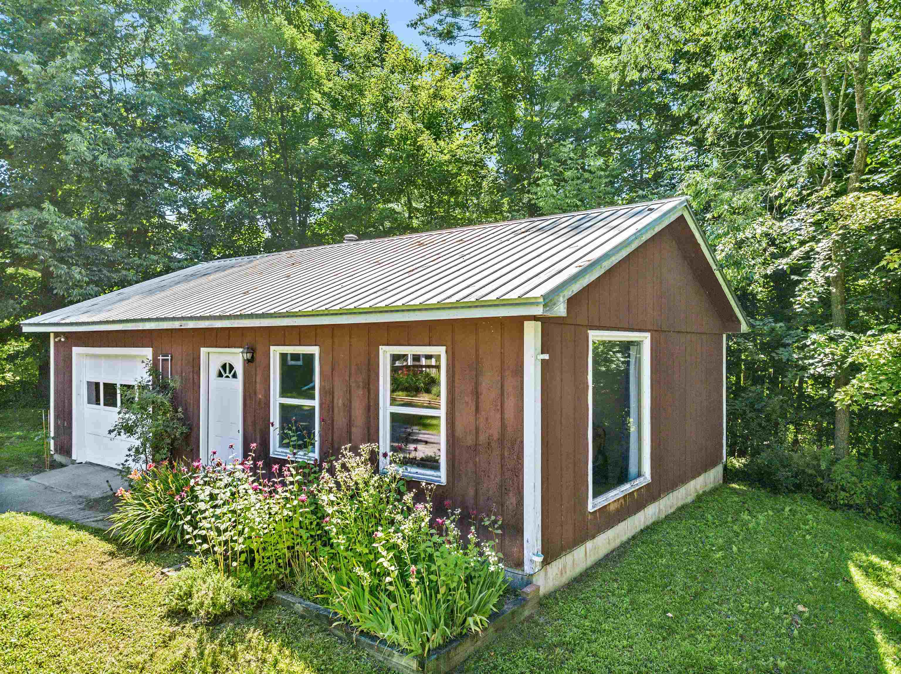 Hyde Park, Vermont 05655, United States, 3 Bedrooms Bedrooms, ,2 BathroomsBathrooms,Residential,Pending,187199