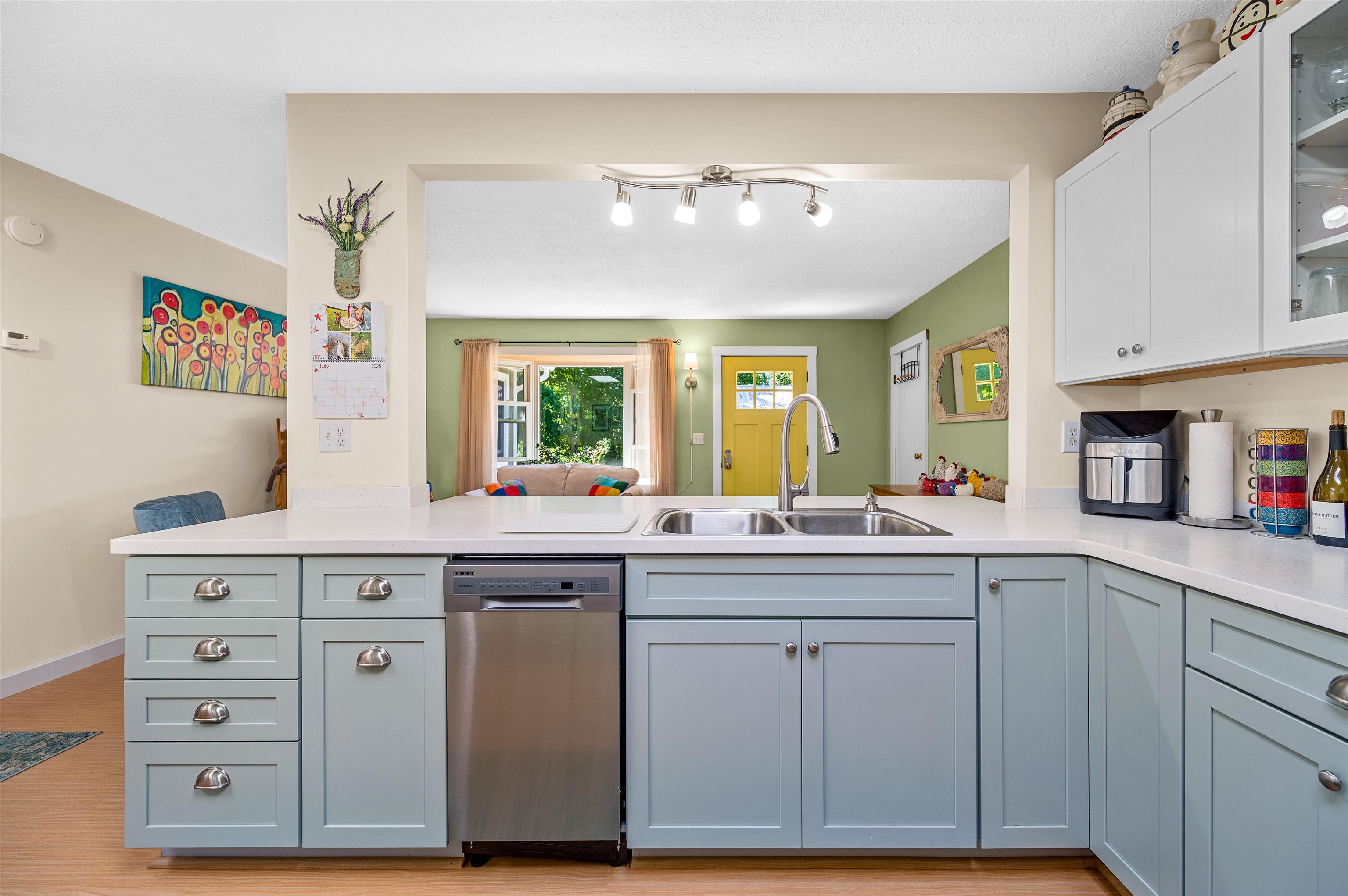 Hyde Park, Vermont 05655, United States, 3 Bedrooms Bedrooms, ,2 BathroomsBathrooms,Residential,Pending,187199