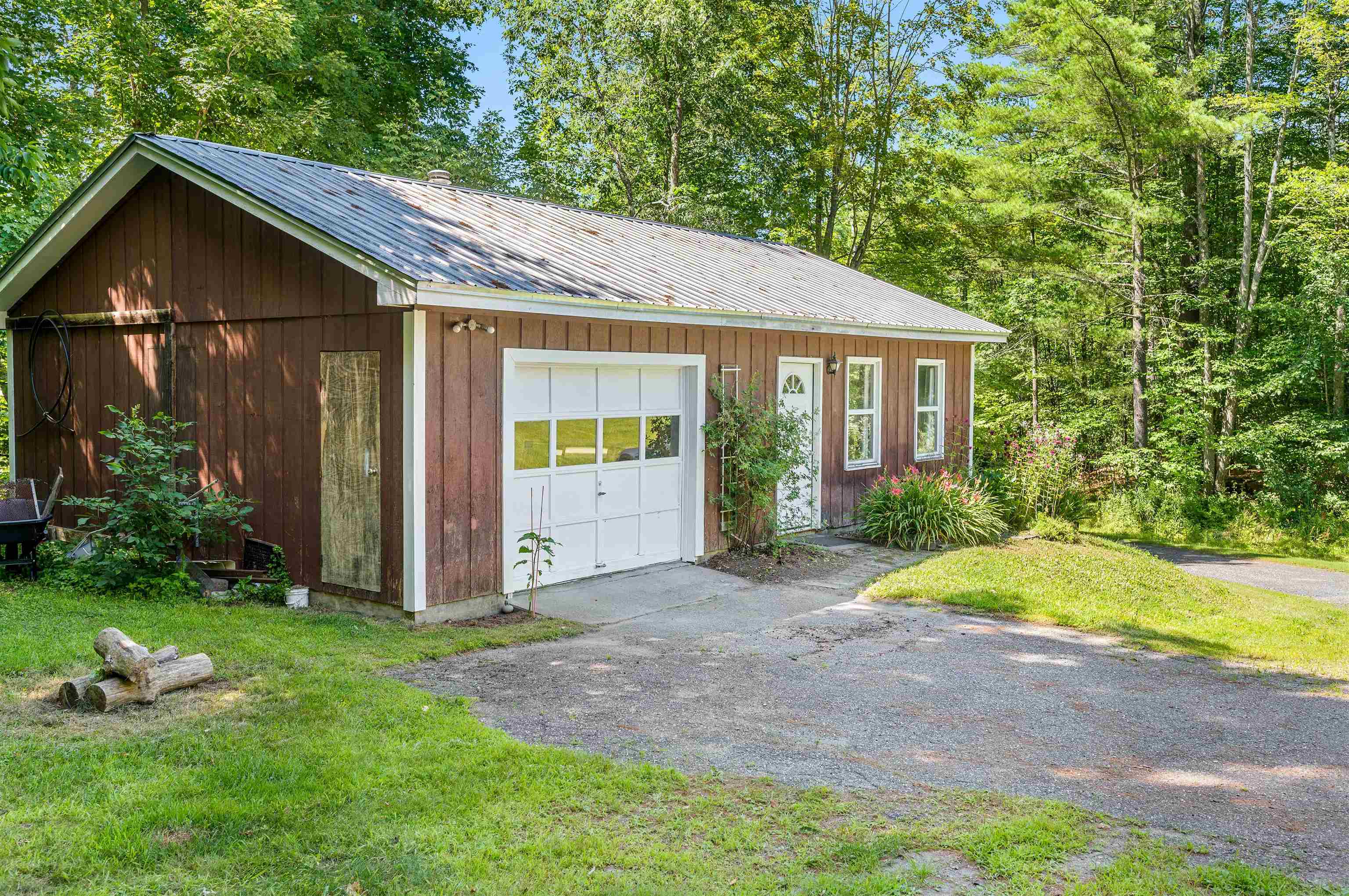 Hyde Park, Vermont 05655, United States, 3 Bedrooms Bedrooms, ,2 BathroomsBathrooms,Residential,Pending,187199