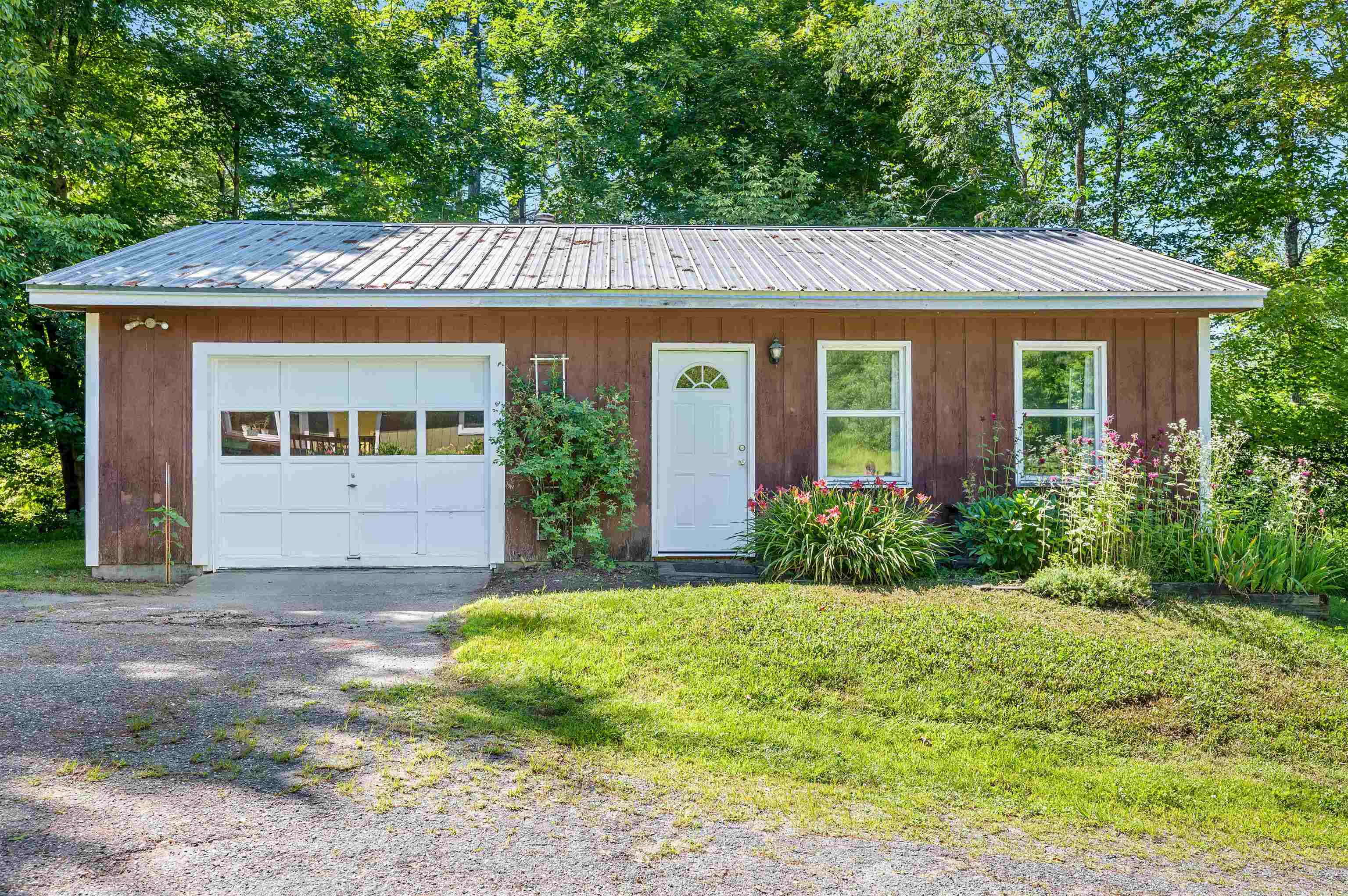 Hyde Park, Vermont 05655, United States, 3 Bedrooms Bedrooms, ,2 BathroomsBathrooms,Residential,Pending,187199