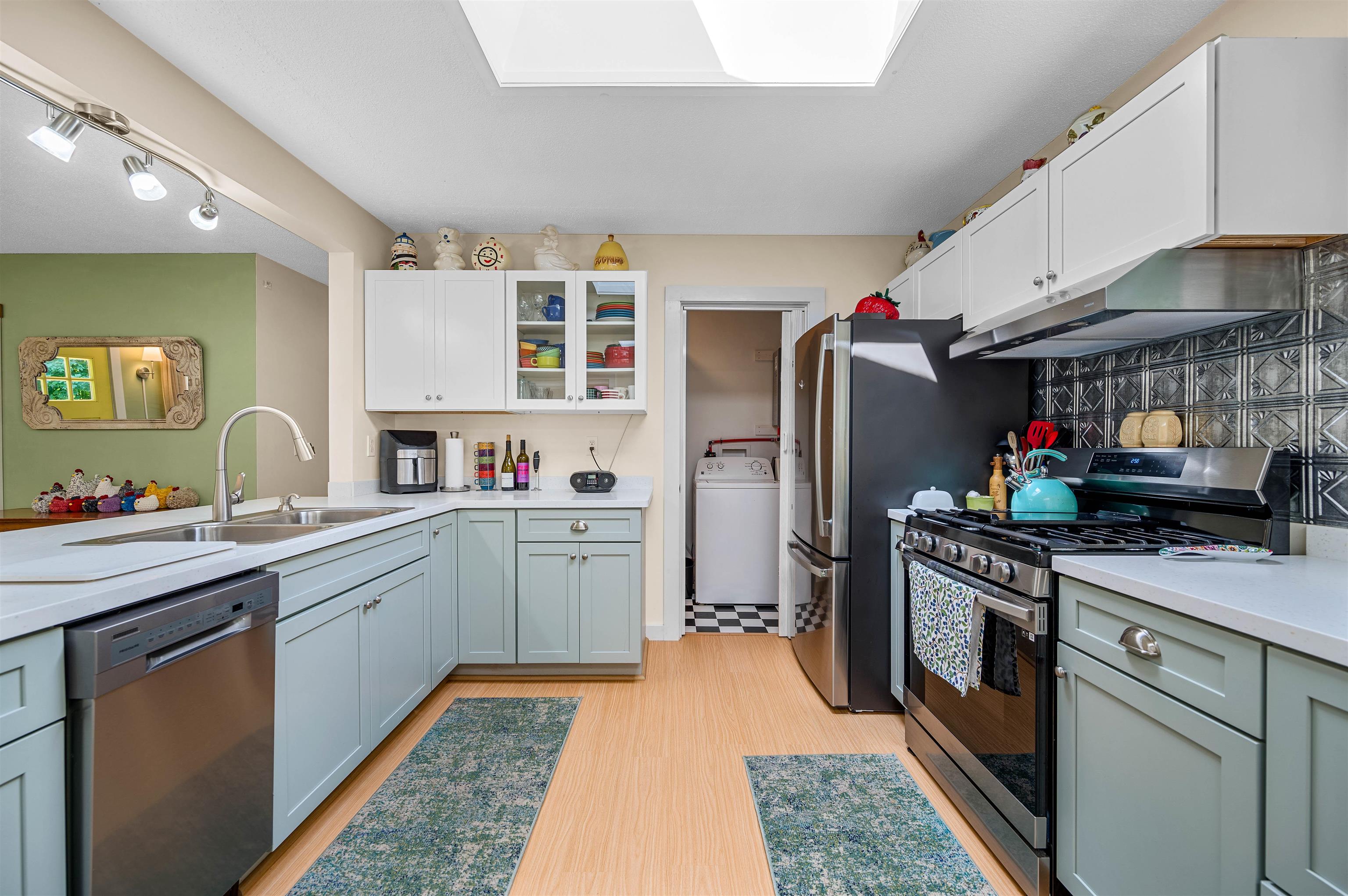 Hyde Park, Vermont 05655, United States, 3 Bedrooms Bedrooms, ,2 BathroomsBathrooms,Residential,Pending,187199