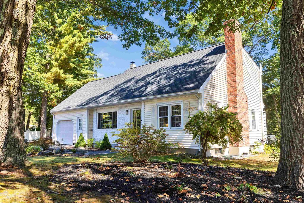 Photo of 157 Woodcrest Court, Manchester, NH 03109 (MLS # 5064115)