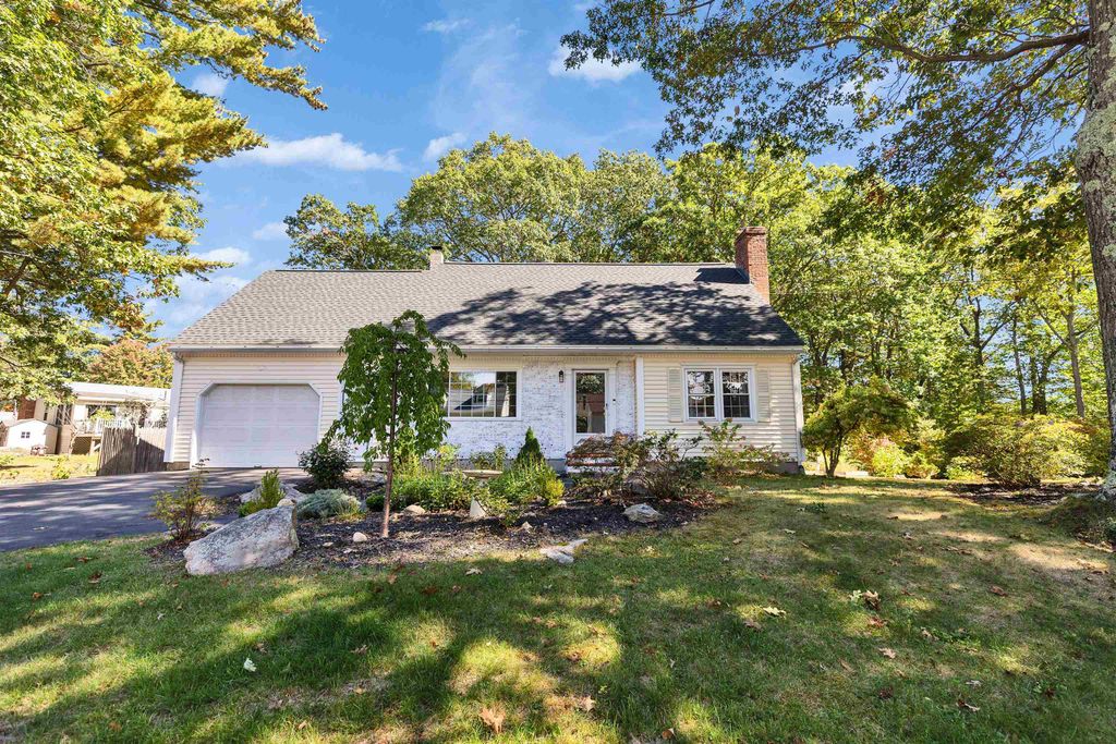 Photo of 157 Woodcrest Court, Manchester, NH 03109 (MLS # 5064115)