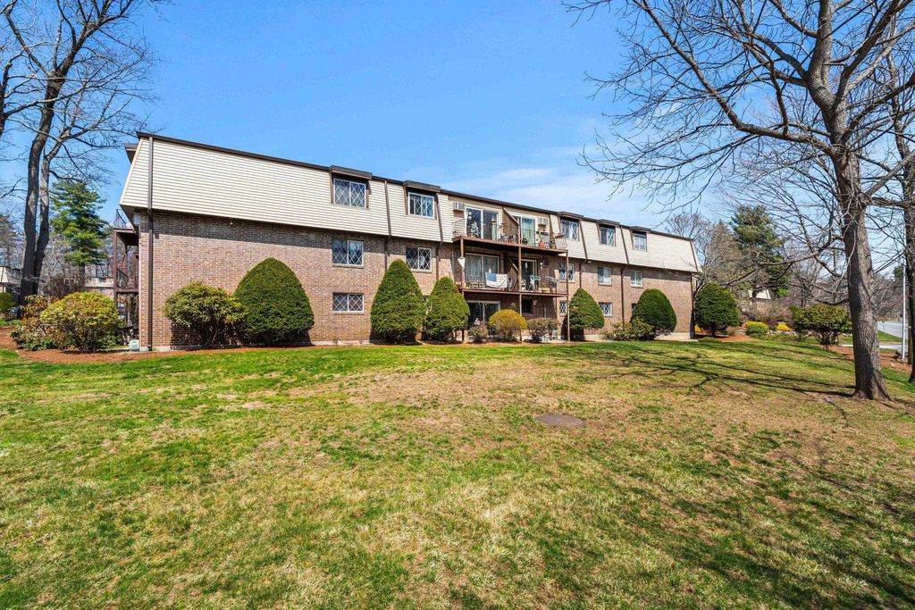 Photo of 2 Silvestri Circle #4, Derry, NH 03038 (MLS # 5083881)