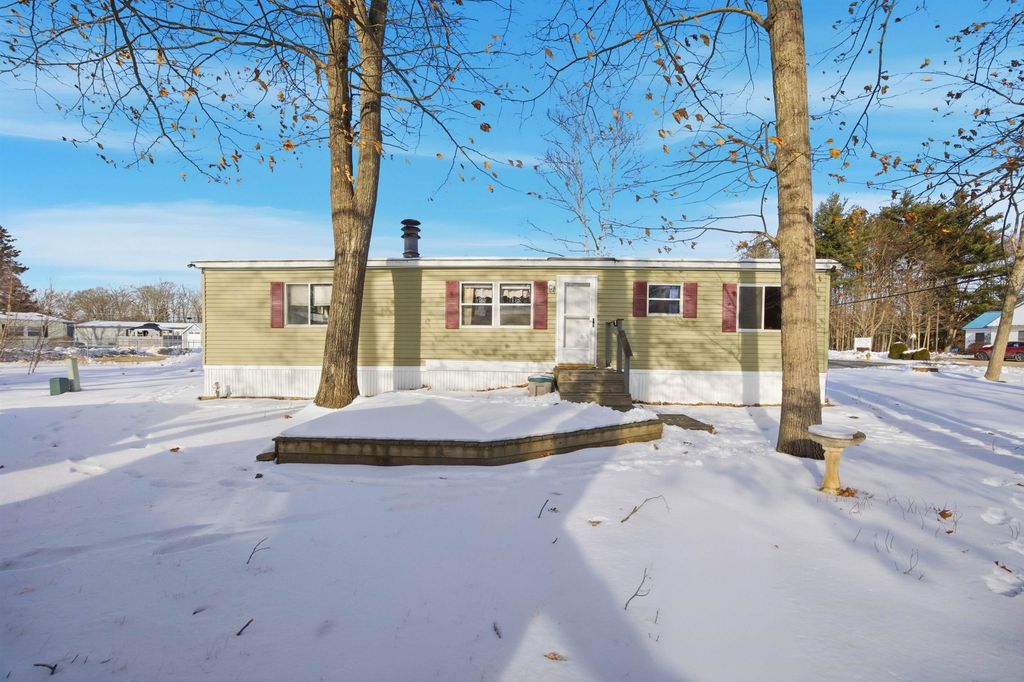 Photo of 97 Linden Street #4, Exeter, NH 03833 (MLS # 5071720)