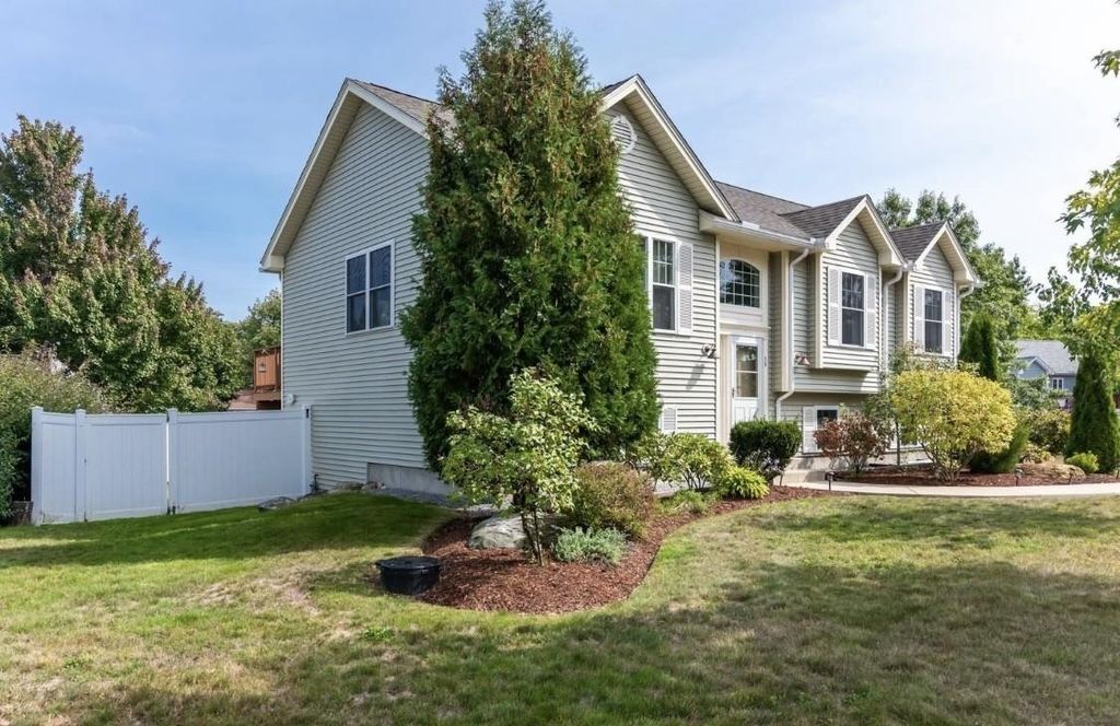 Photo of 56 S gray Court, Manchester, NH 03103 (MLS # 5064158)