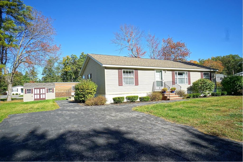 Photo of 28 West Street, Salem, NH 03079 (MLS # 5065479)